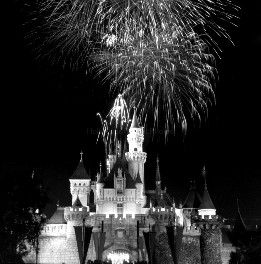 Disneyland 1955.jpg